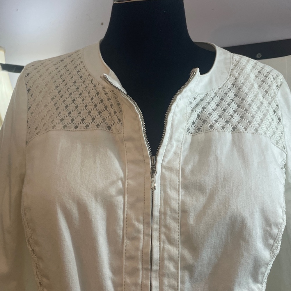 Roz & Ali White Zip-Front Lace Panel Jacket Size Small, PTP 20, Arm 17, L 22